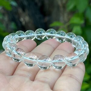 9.5mm‎ stretchable clear quartz bracelet